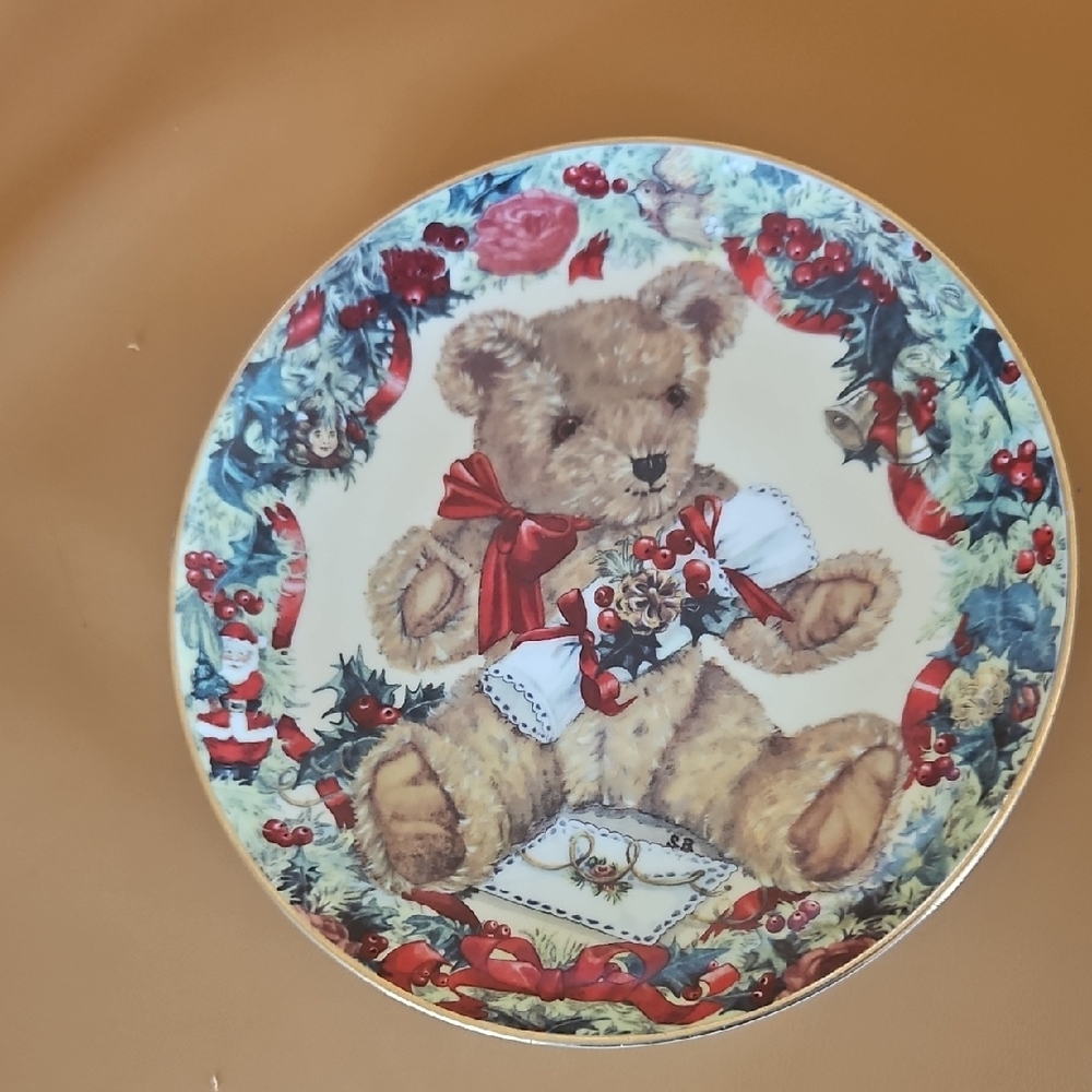 Franklin Mint Heirloom Holiday Teddy Bear Plate - Red, Green, Gold